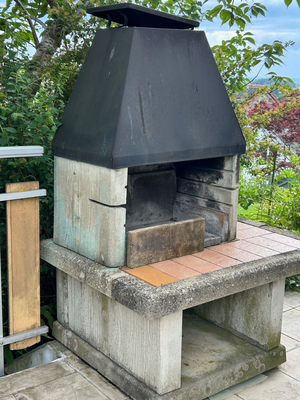 Griglie: Gartencheminée, Massiver Steingrill-Ofen – Usato da Untereggen venduto da mara15 7