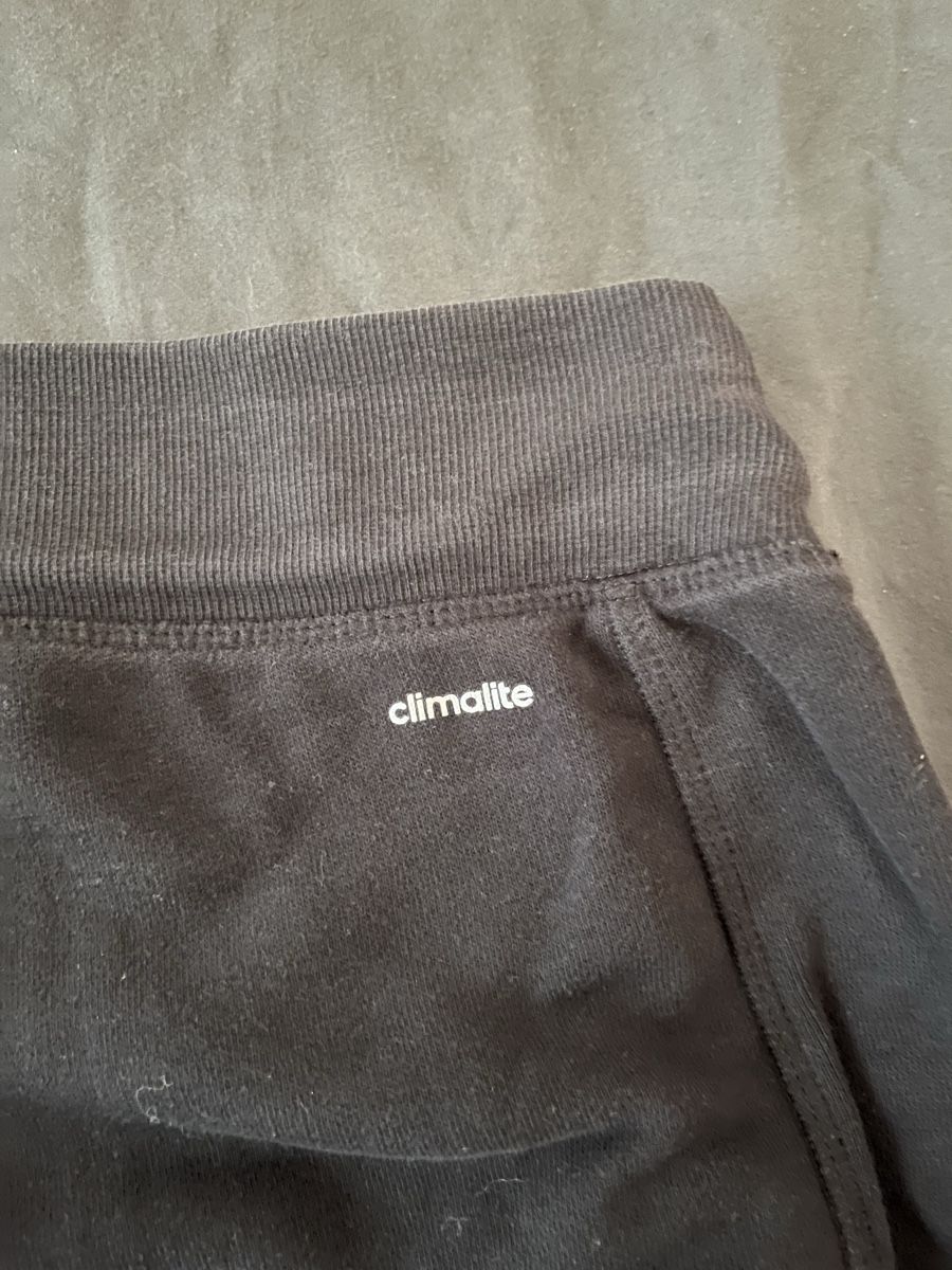 Adidas Pantalons: Trainingshose Adidas schwarz L – D'occasion à Worb par KW96 2