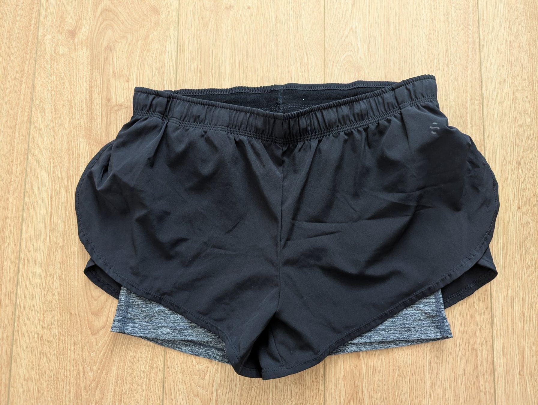 H&M Pantaloni: Kurze Sporthose von H&M Grösse 38 – Usato da Männedorf venduto da gooddeal123