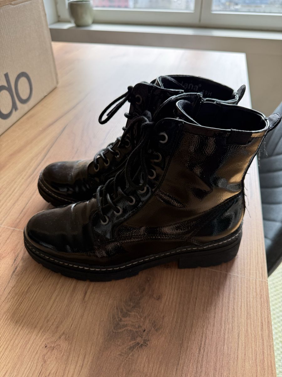 Scarpe da donna: Schwarze Glanz-Boots Gr. 39 – Usato da Schlieren venduto da NM_Nici
