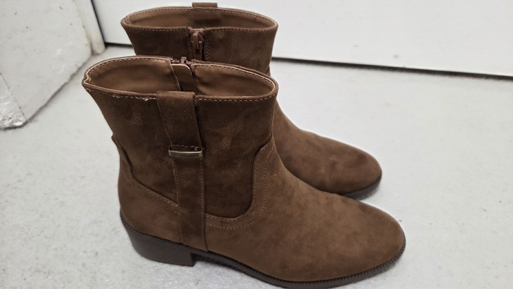 Scarpe da donna: Bottines – Nuovo (secondo la descrizione) da Le Pâquier-Montbarry venduto da Gruyere77