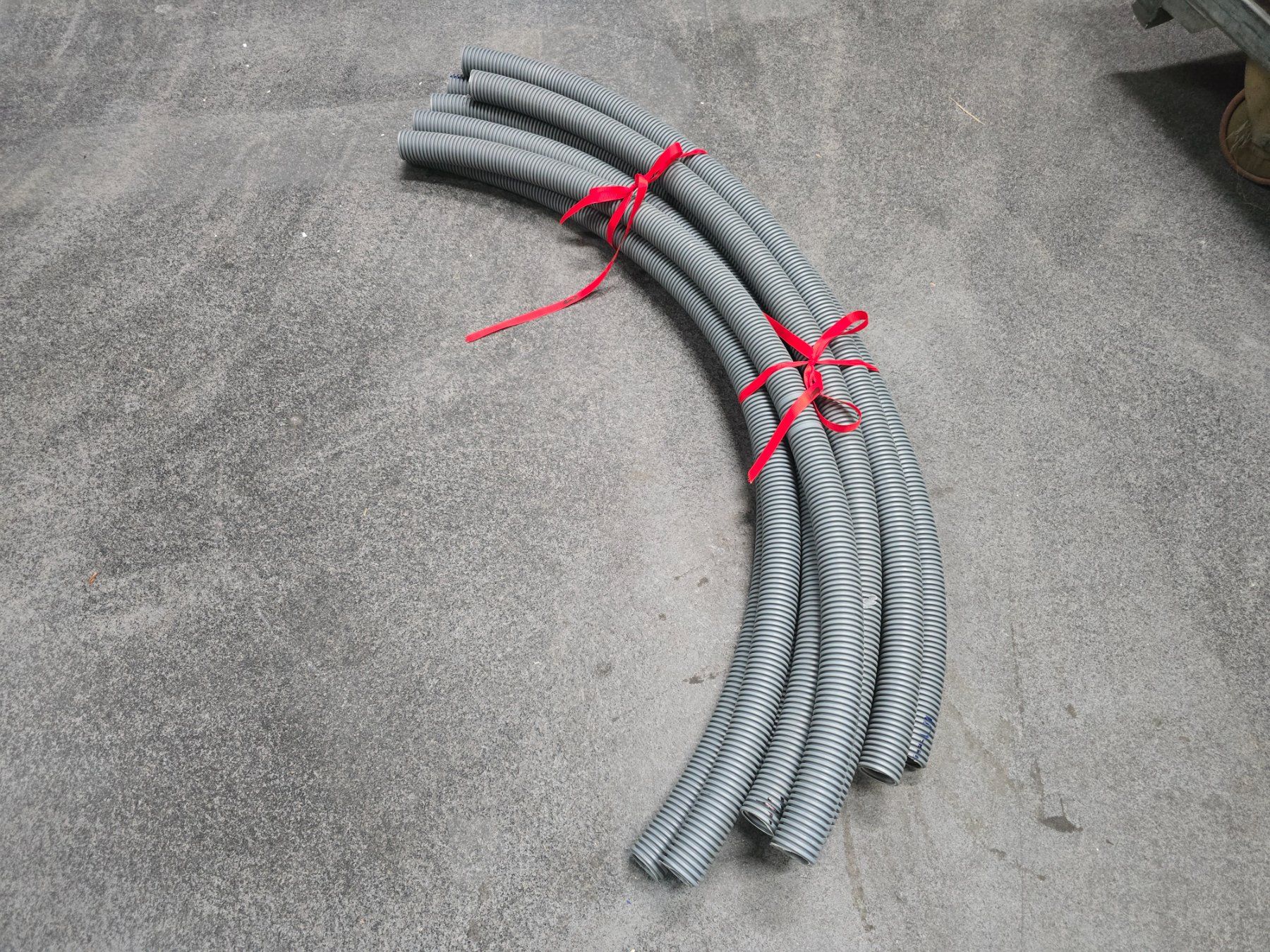 Tutti gli attrezzi: Posten Elektrorohr Stücke 95cm innen D: 2,4cm ab 1.- – Usato da KRINAU venduto da Mio_Liqstyle 1