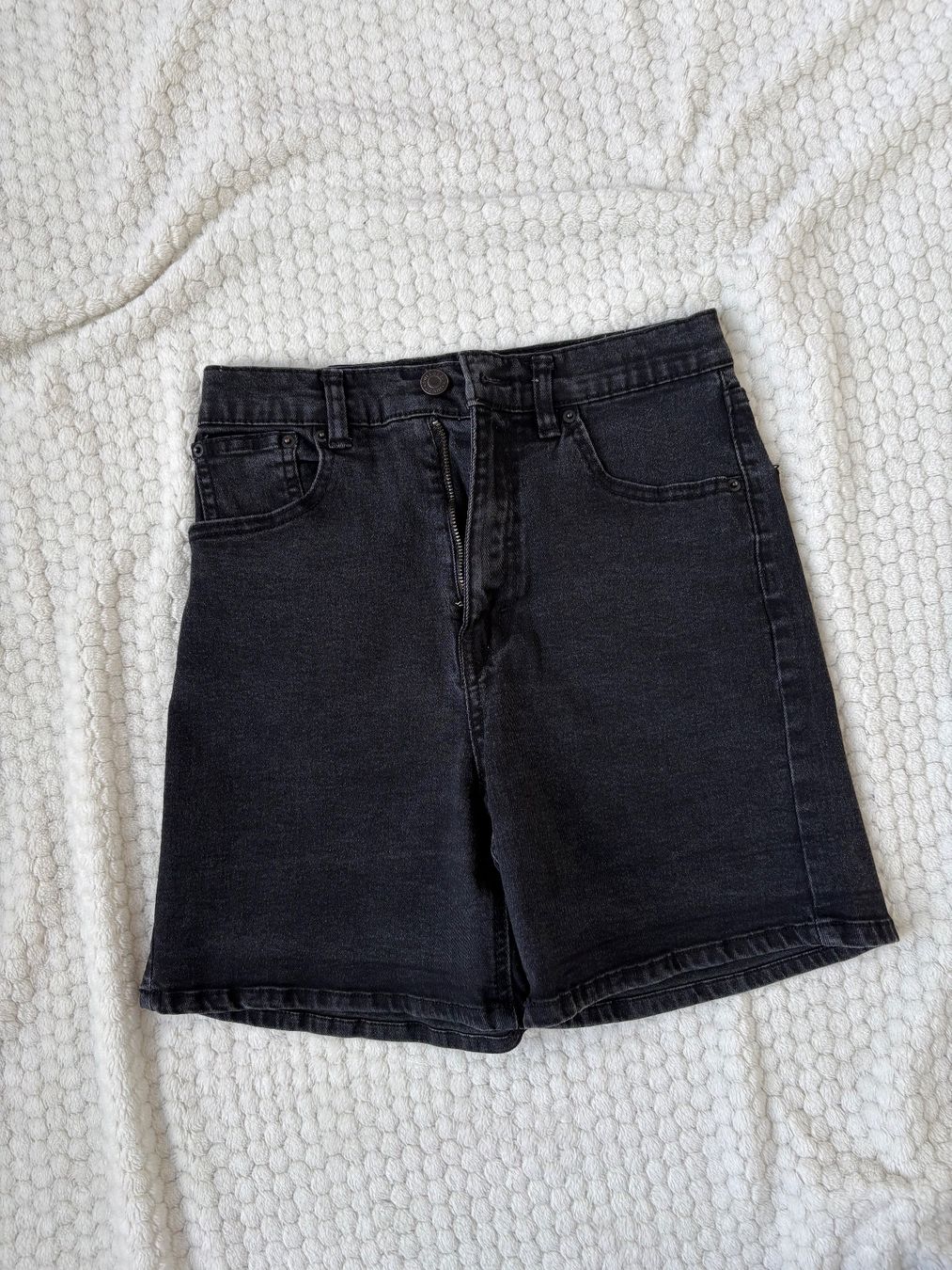 Pull&Bear Hosen: shorts gris foncé Pull&Bear – Gebraucht aus Sorens von ma.stlz