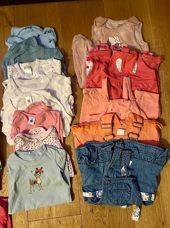 Lotti & Set di vestiti: Mädchenkleiderset Grösse 74/80, 50 Teile – Usato da FRAUENFELD venduto da selua 3
