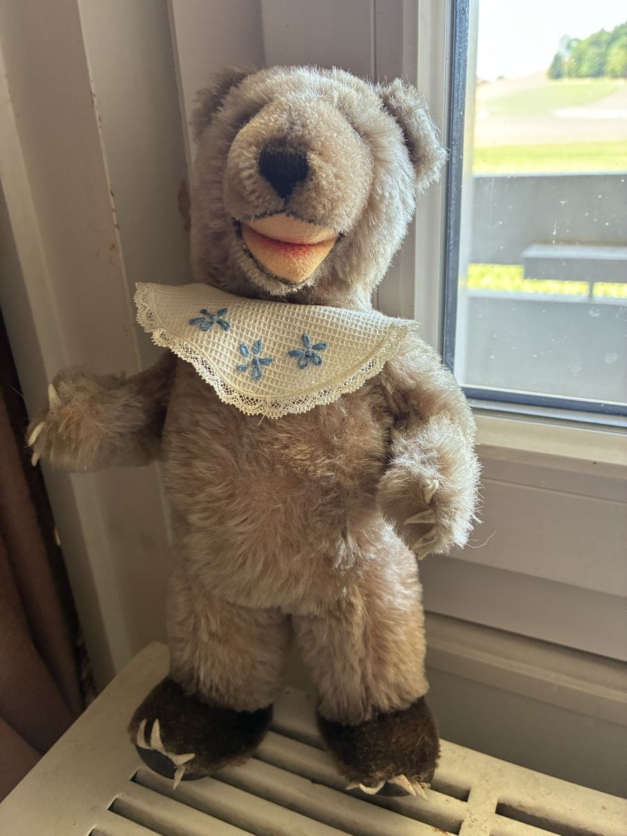 Spielzeuge: Teddybär stehend mit Halskrause ca. 30 cm – Gebraucht aus Aeschlen ob Gunten von Maroeggu