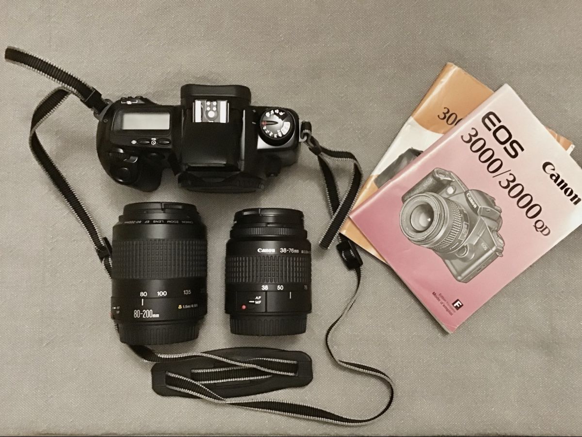 Canon Fotocamera: Canon EOS 3000 Spiegelreflexkamera mit 2 Objektiven! – Usato da Winterthur venduto da Ricci2012 1