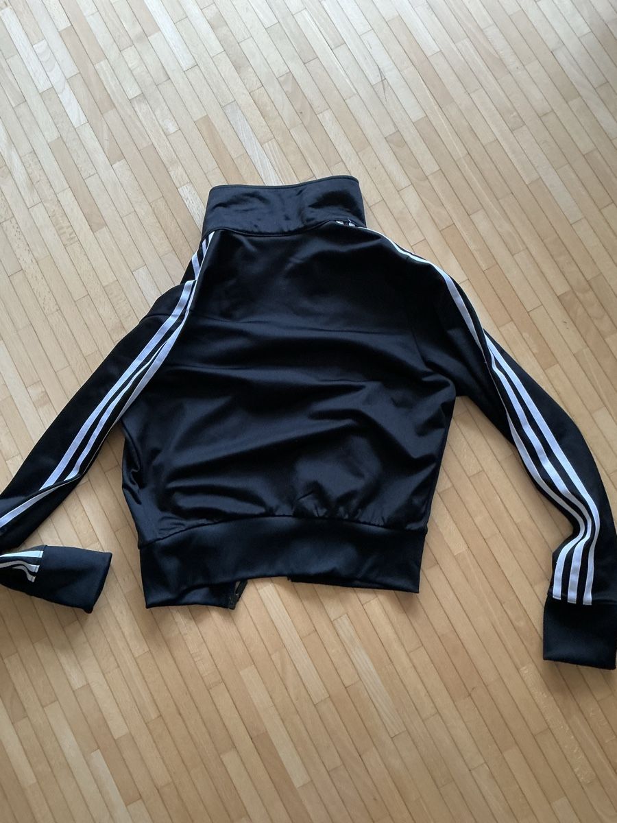 Adidas Giacche: Adidas firebird jacke schwarz – Usato da Ostermundigen venduto da Kavala4 5