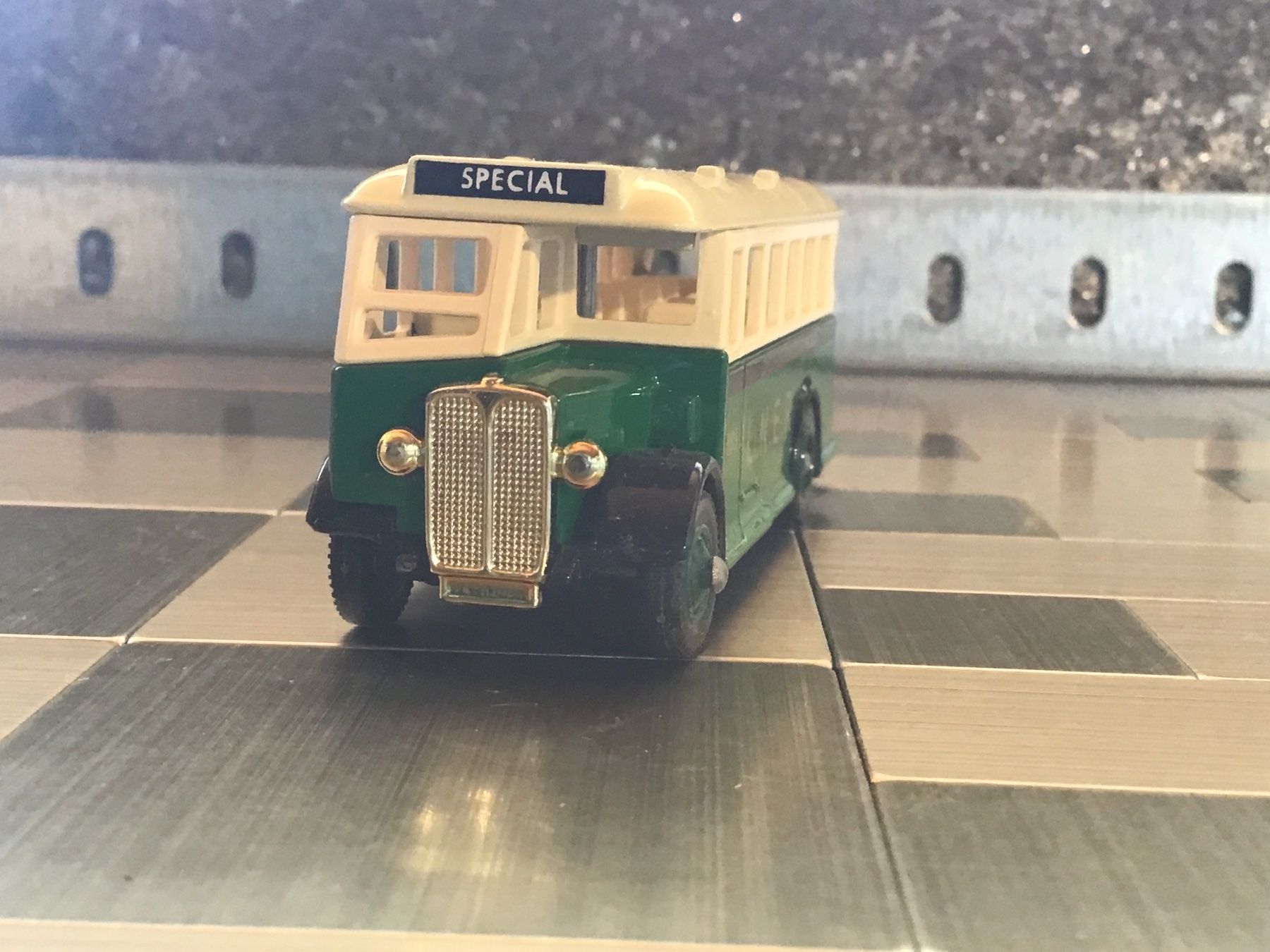 Kit di modellismo & Modellini statici: LONDON UND NORTH EASTERN RAILWAY L.N.E.R – Usato da Männedorf venduto da Spezial-Modelle 1