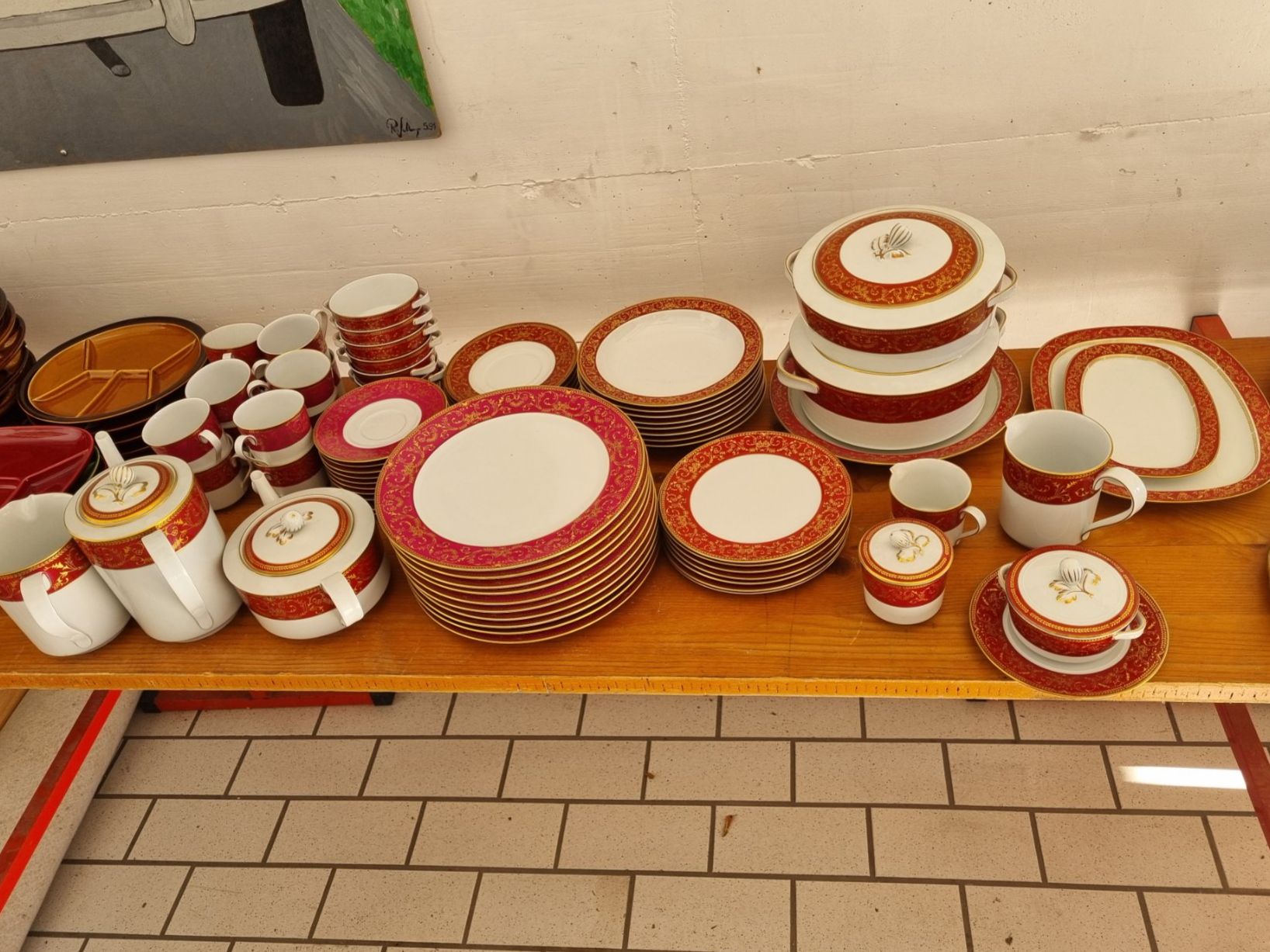 Set di piatti: Geschirrset Langenthaler – Usato da Brügg BE venduto da Delfin79