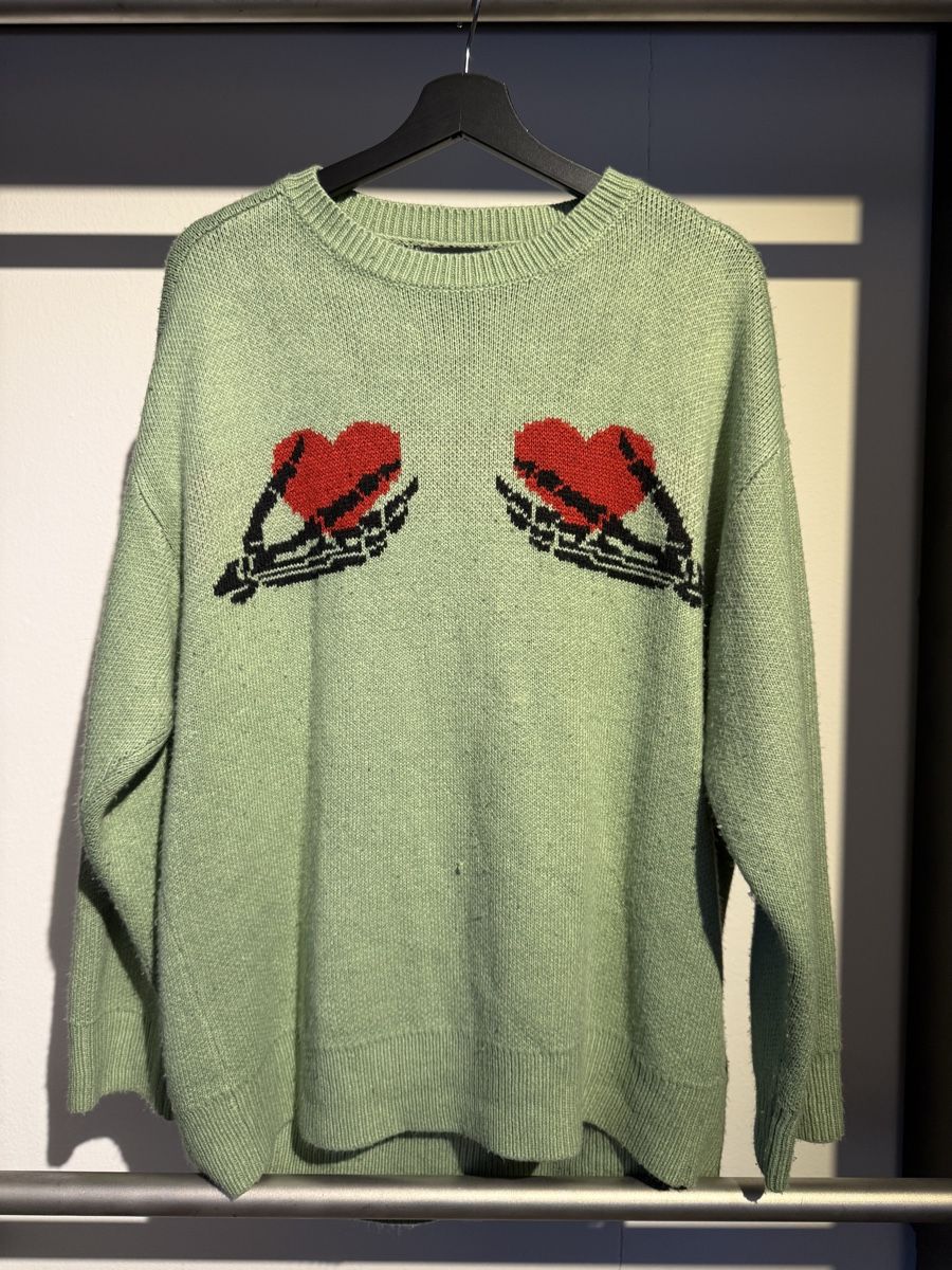 Pulls & Sweat-shirts: ADDITIVE Green Heart Skeleton Sweater – D'occasion à St. Gallen par trxcy