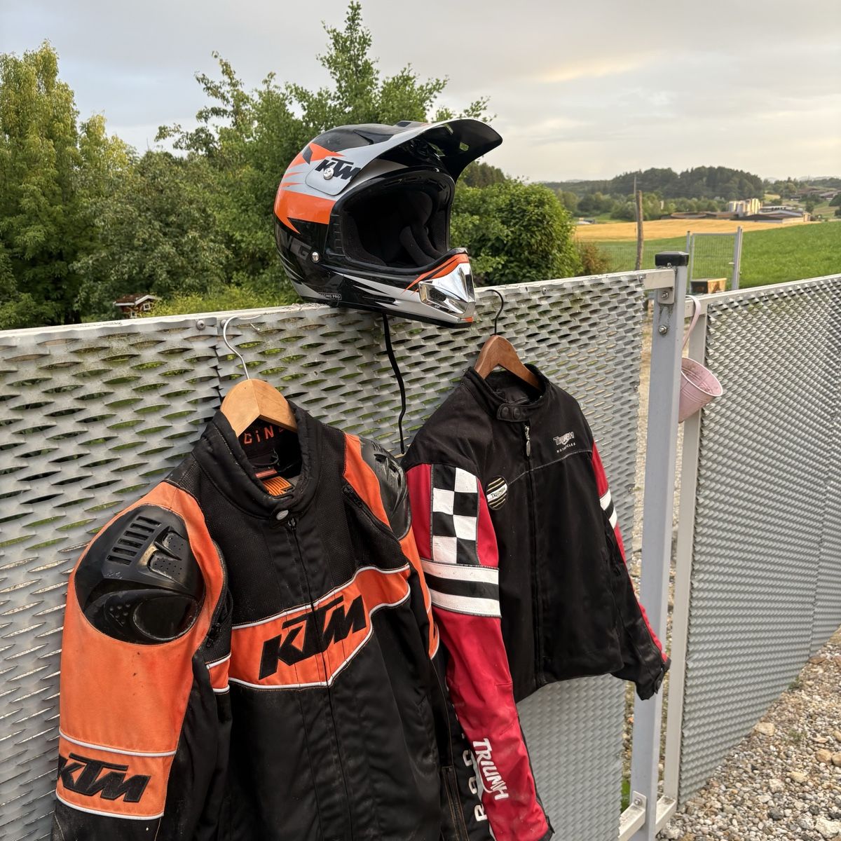 Lotti di vestiti: Alte Motorad Bekleidung – Usato da Waldkirch venduto da fra_9xw7 1