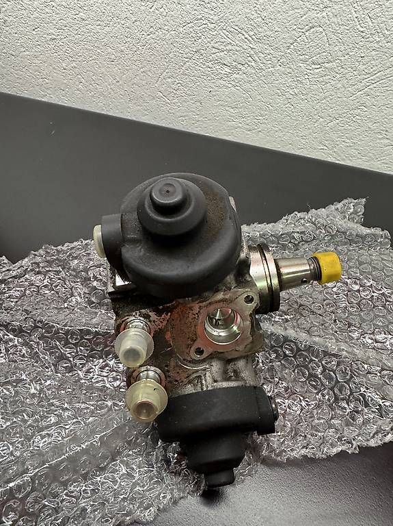 Pompe & Parti di ricambio: Pompe haute pression + divers audi 3.0 TDi – Usato da Vicques venduto da JU_2824 2