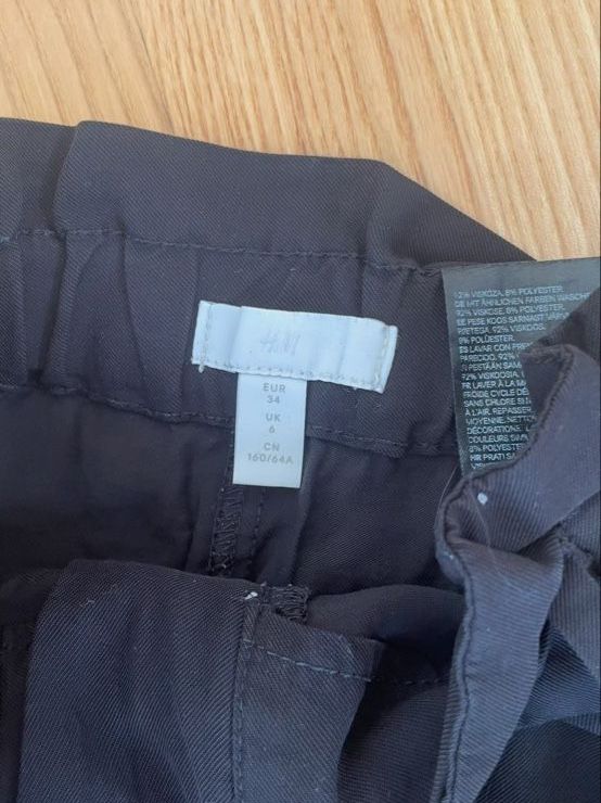 Kleiderpakete: Kleiderpaket: Zwei Stoffhosen 34 – Gebraucht aus Roggwil BE von R.. 6
