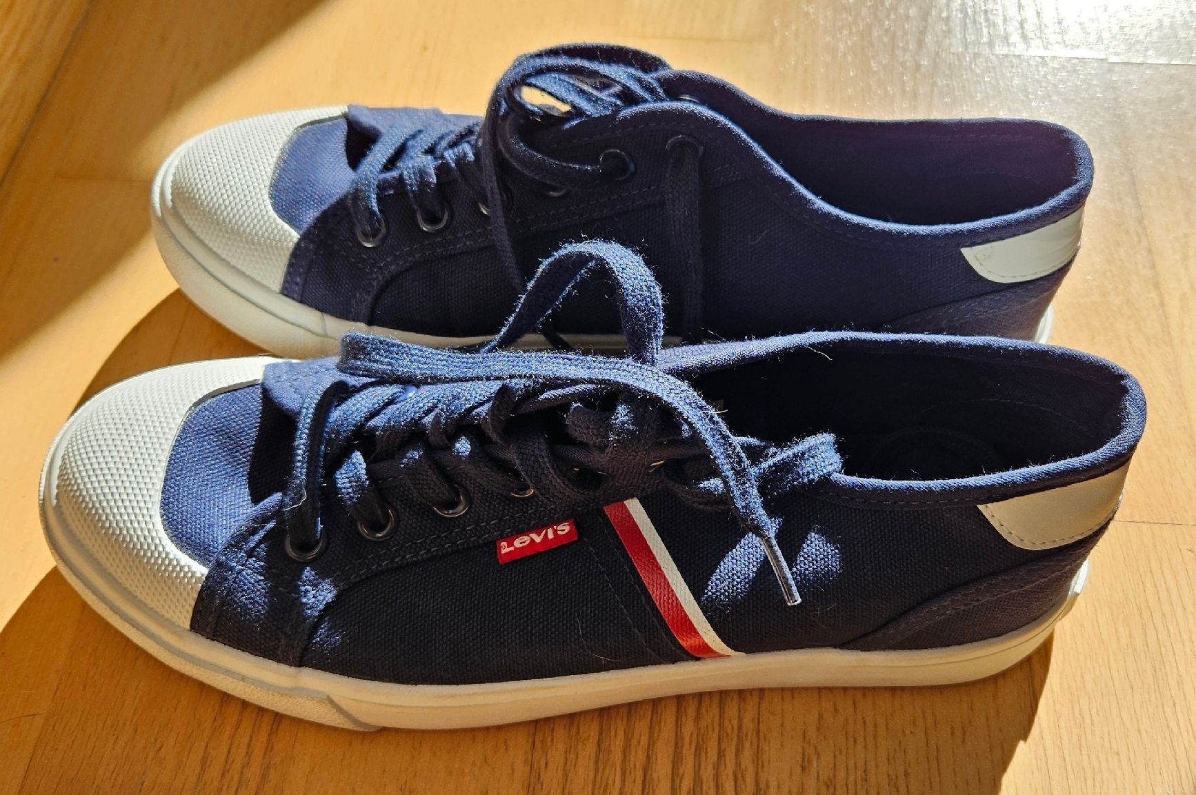 Levi's Scarpe da donna: Levis Sneakers Gr. 39 – Nuovo (secondo la descrizione) da St. Gallen venduto da Patrizia0711 1