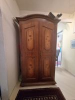Antiker Holzschrank 2-türig mit edlen Blumen-Intarsien
