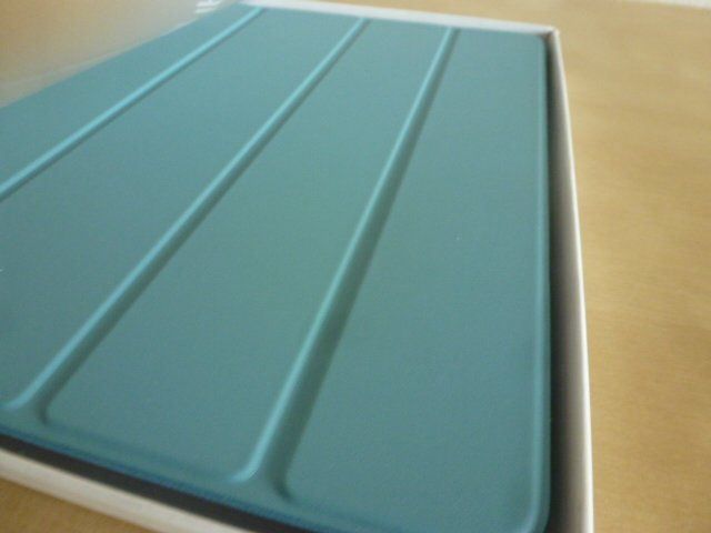 Cover & Protezioni schermo: iPad 2 / 3 / 4 Cover (Hülle) – Nuovo e nell'imballaggio originale da Luzern venduto da luga01 1