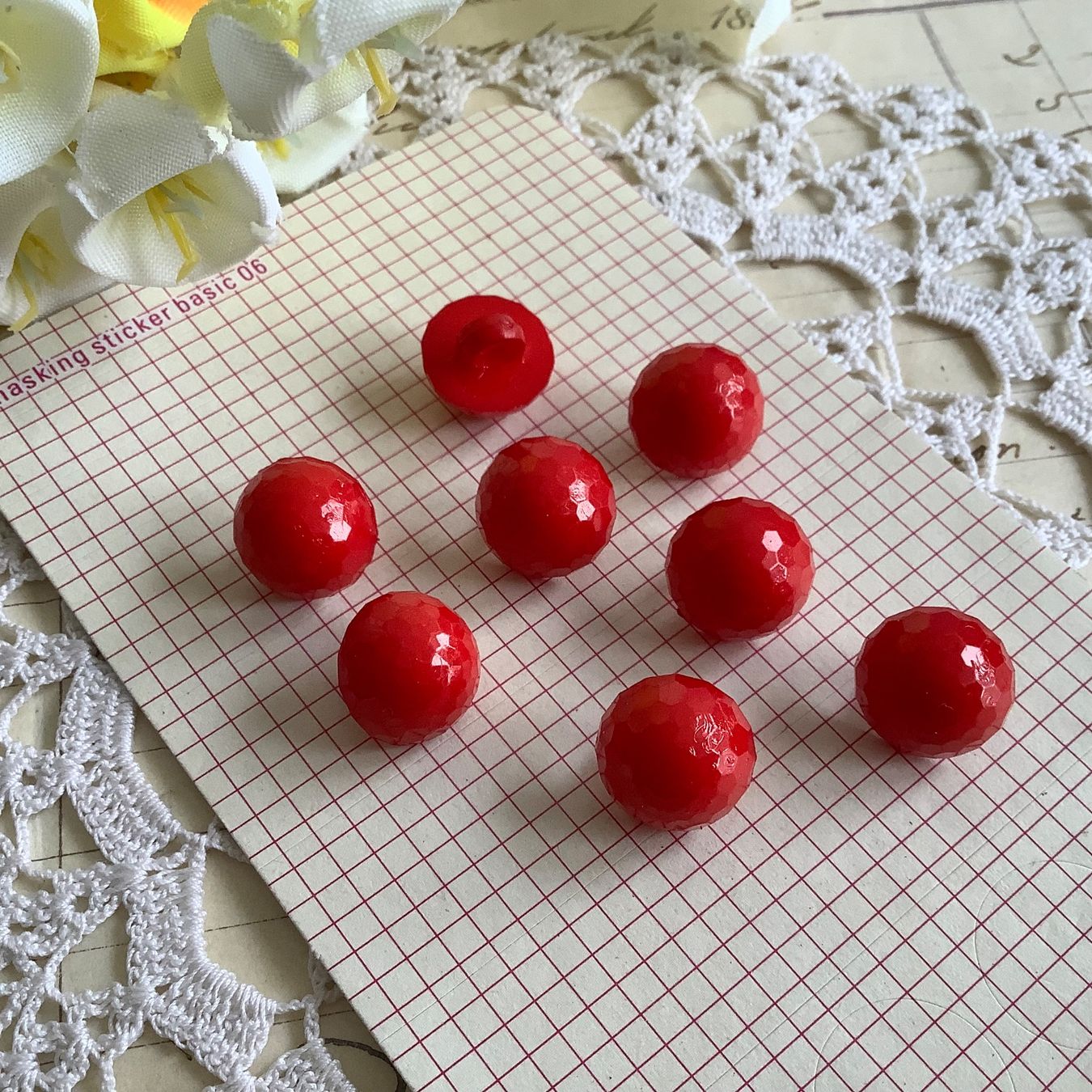 Bottoni: 8 Knopfe rot rouge boutons – Nuovo (secondo la descrizione) da Meyrin venduto da laservette99