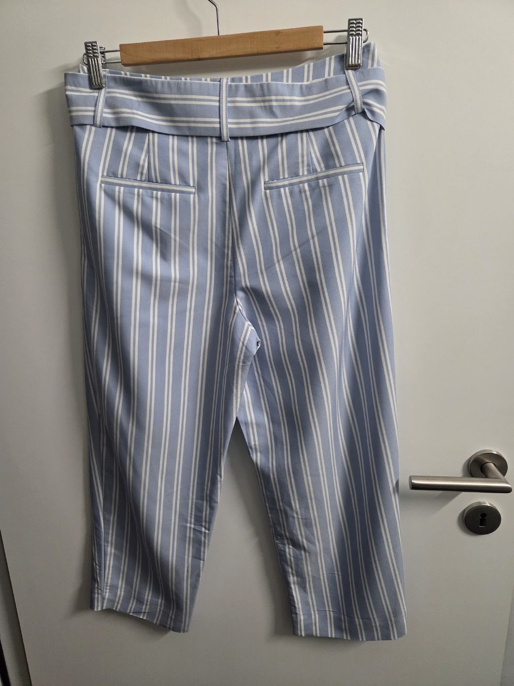 Heine Pantaloni: Blau gestreifte Hose 3/4 Gr. 36 – Nuovo (secondo la descrizione) da Kriens venduto da ..stx.. 1