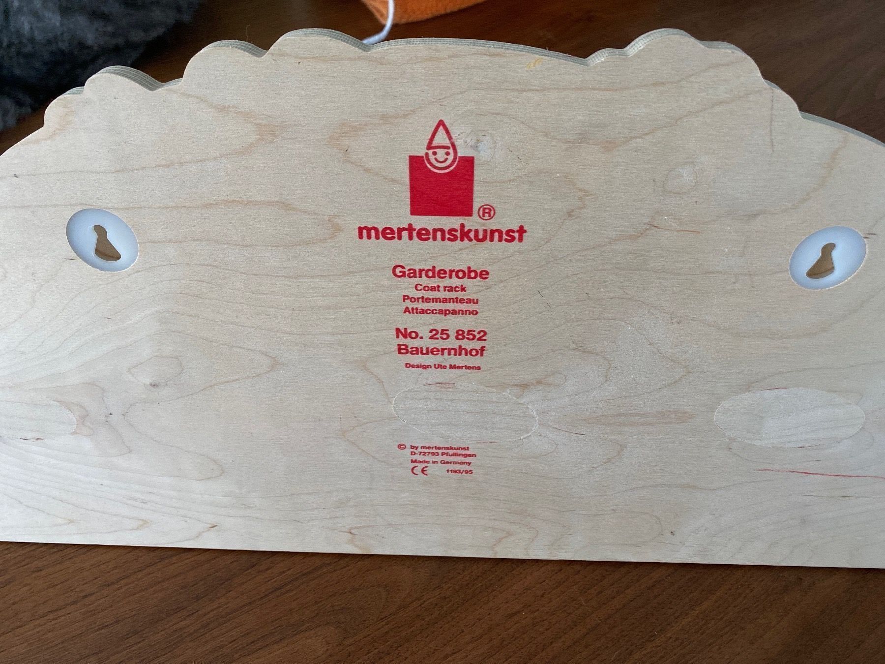 Guardaroba: Kindergarderobe Bauernhof aus Holz – Usato da Schwyz venduto da Trofana 1