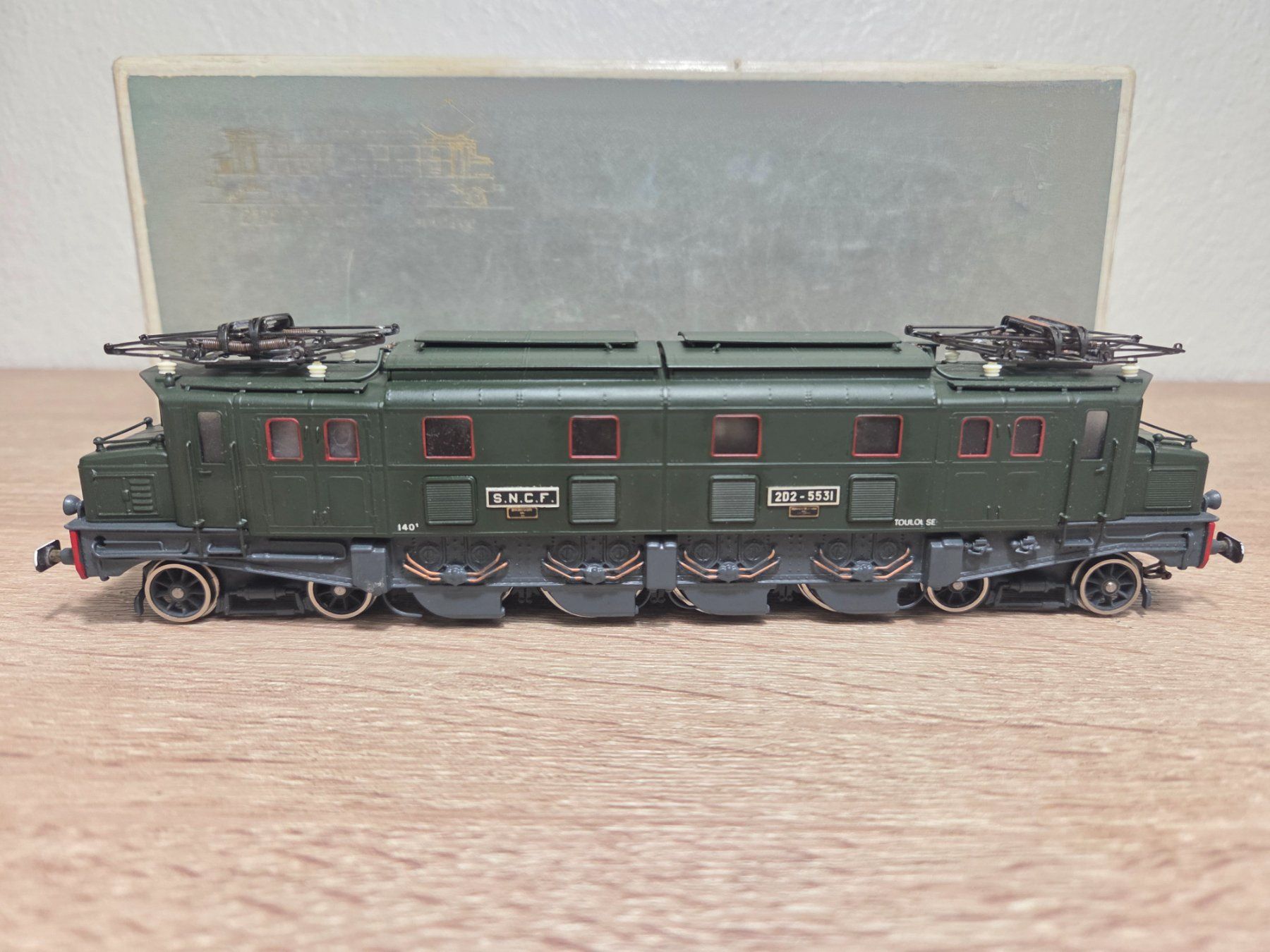 Fulgurex Modellini di ferrovie: Fulgurex E-Lok 2D2-5531 SNCF H0 – Usato da St-Aubin-Sauges venduto da Lo_Go 1