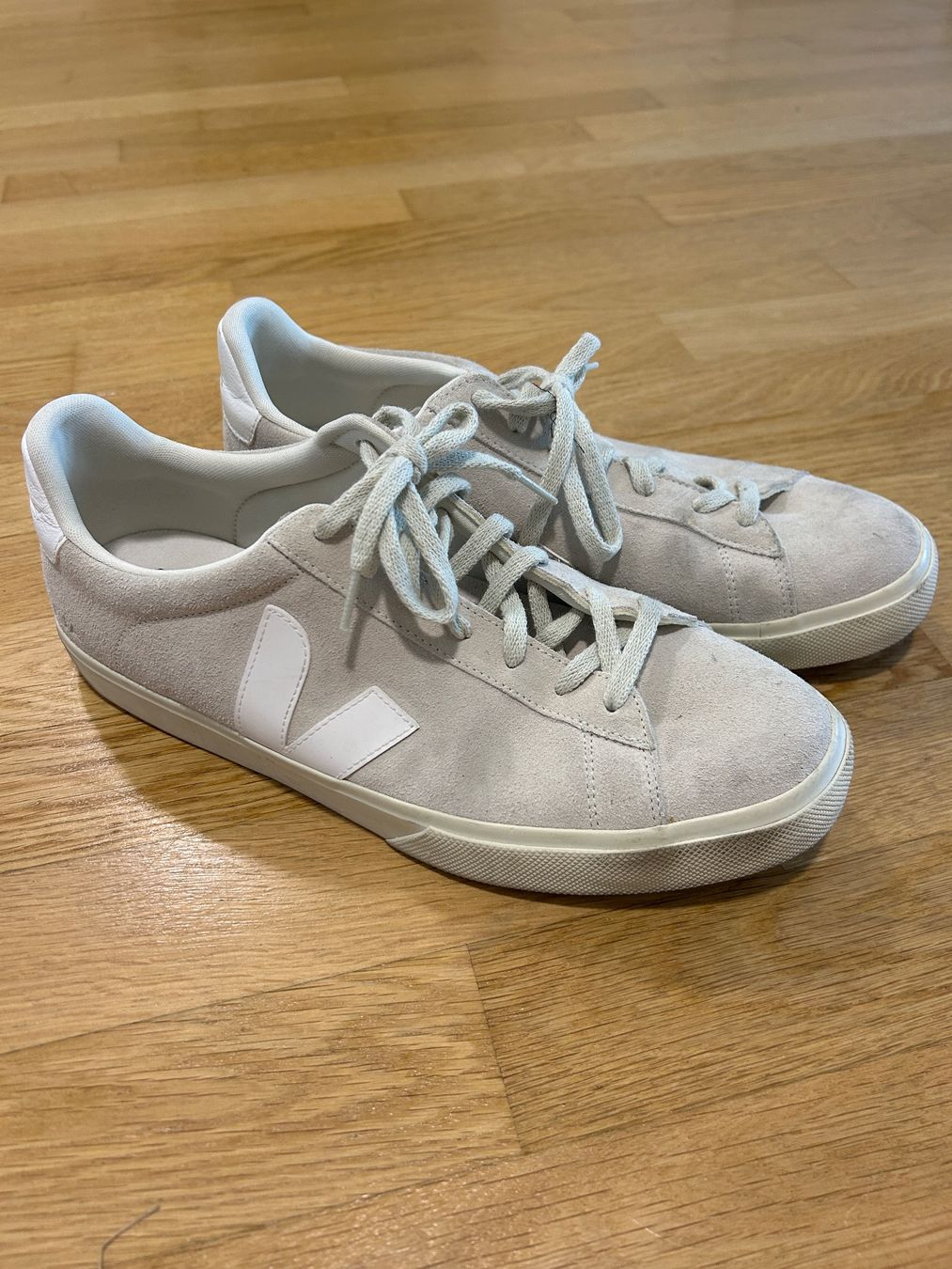 Veja Scarpe da uomo: Gut erhaltene Veja Sneaker, beige, Grösse 46 – Usato da Solothurn venduto da dre_sw9v 2