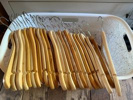 25 Holzkleiderbügel