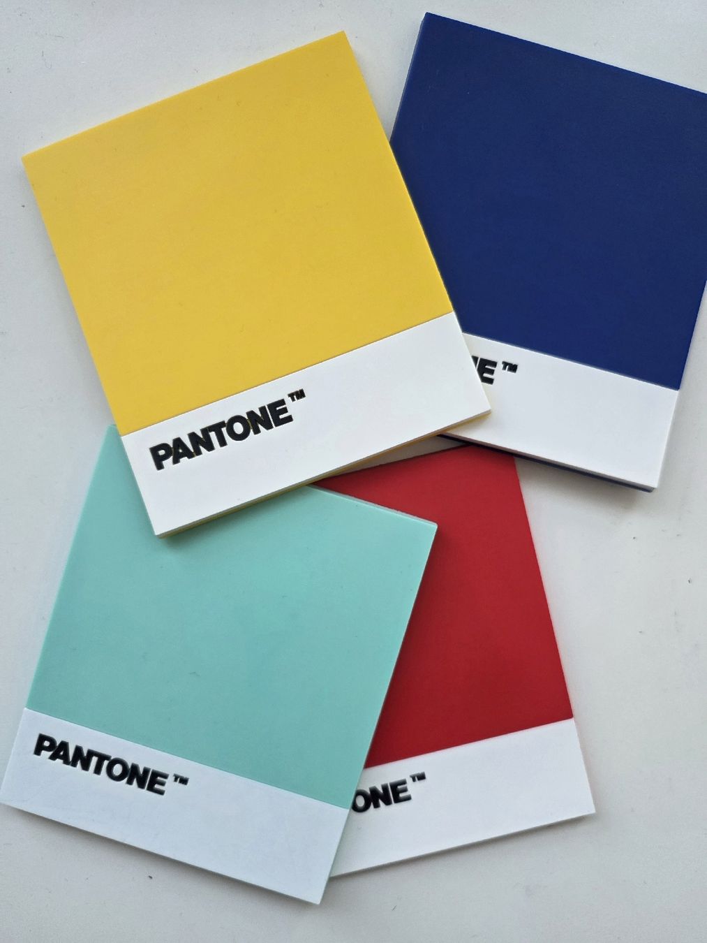 Teli da bagno: Pantone Badetuch und Coaster Set – Nuovo (secondo la descrizione) da Genève venduto da tacoma08 2