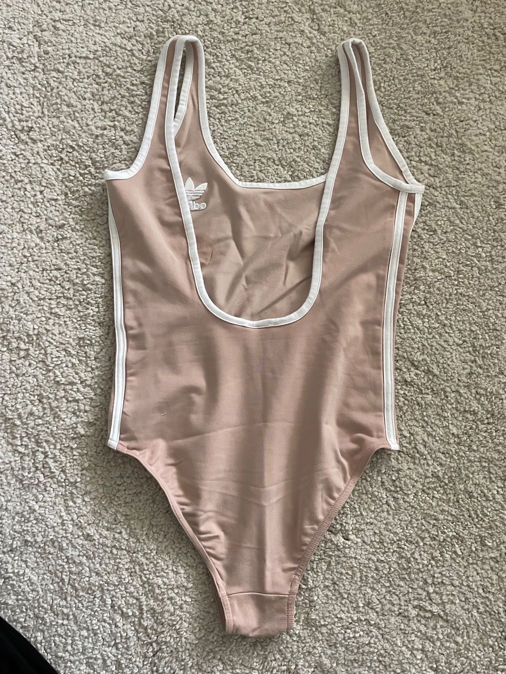 Adidas Top: Adidas Bodysuit mit Rückenausschnitt – Usato da Zürich venduto da liz_l6f7 1