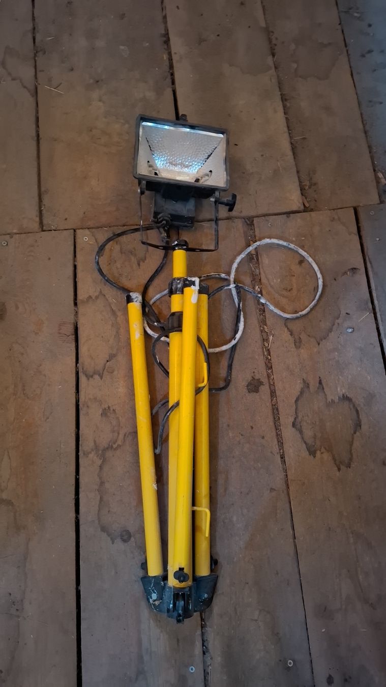 Lampes: Scheinwerfer mit Teleskopstange – D'occasion à St. German par Neuwelt