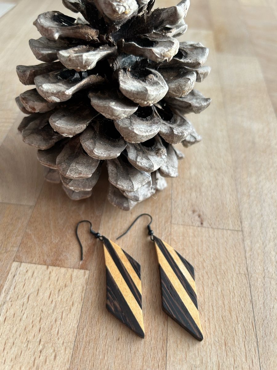 Orecchini pendenti & Orecchini a lobo: Ohrringe aus Wenge Ahorn Holz – Nuovo (secondo la descrizione) da Brunnen venduto da Bastelrausch