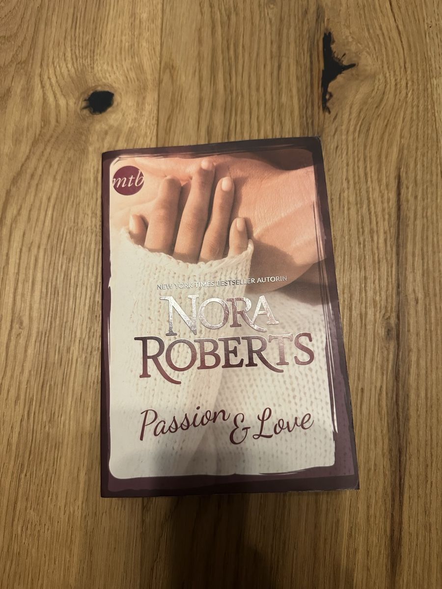 Libri: Nora Roberts "Passion & Love" – Usato da Muri AG venduto da LON2o11