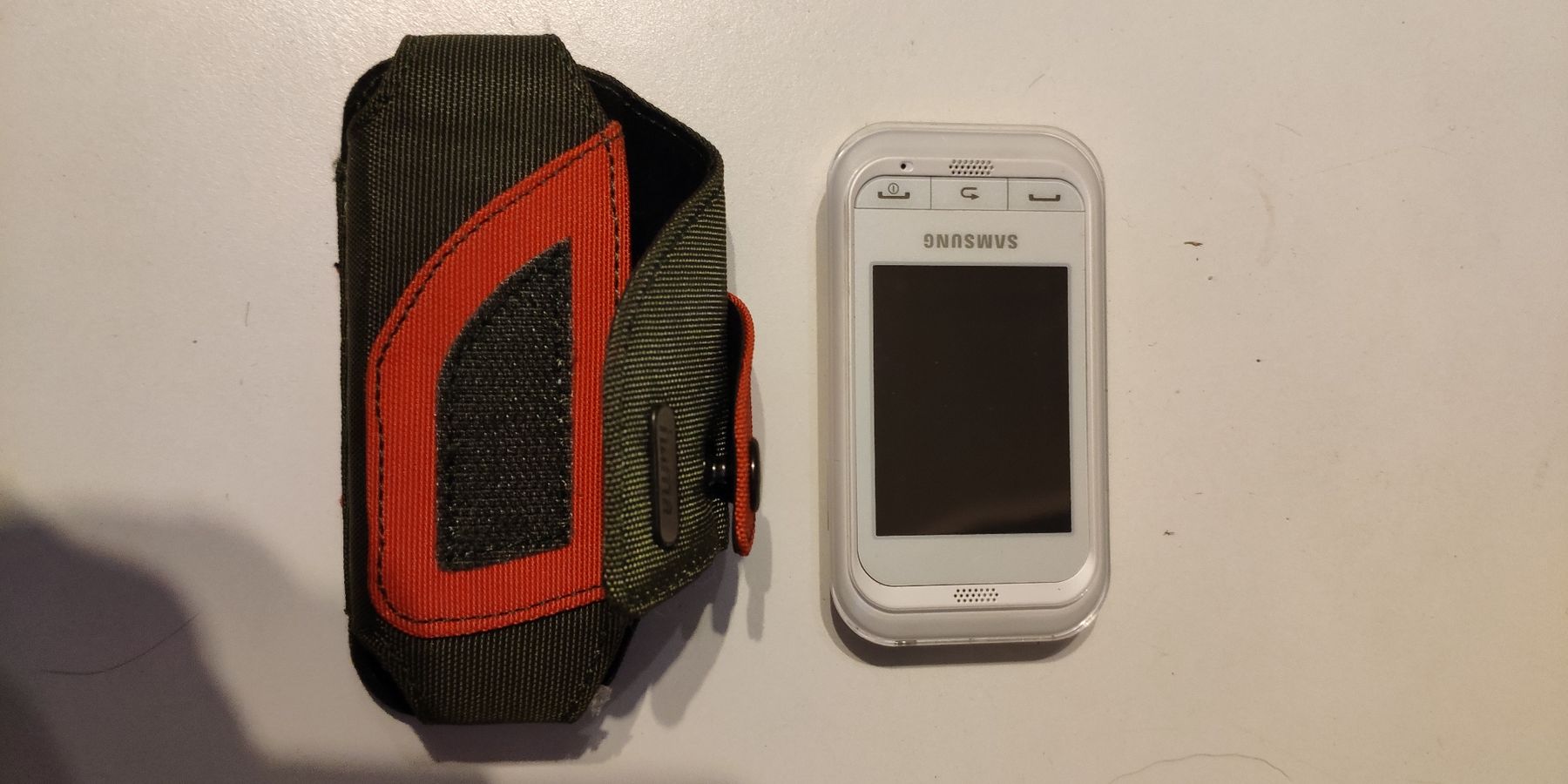 Cover & Protezioni schermo: Kamera oder Handy Tasche Etui Gürtelschlaufe – Nuovo e nell'imballaggio originale da Schaffhausen venduto da ABW-Trading 1