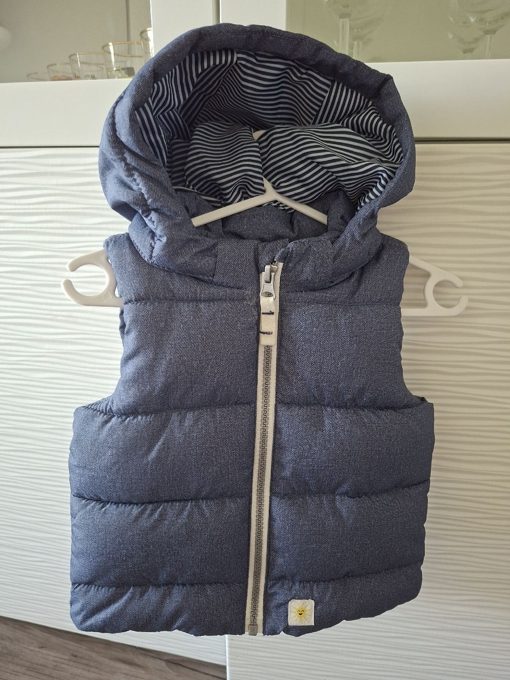 H&M Altro abbigliamento per bambino: Kinder Weste mit Kapuze, Grösse 74 – Nuovo (secondo la descrizione) da Winterthur venduto da Ausmisten2026