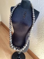 Perlenkette grau/braun glänzend lang gebraucht guter Zustand