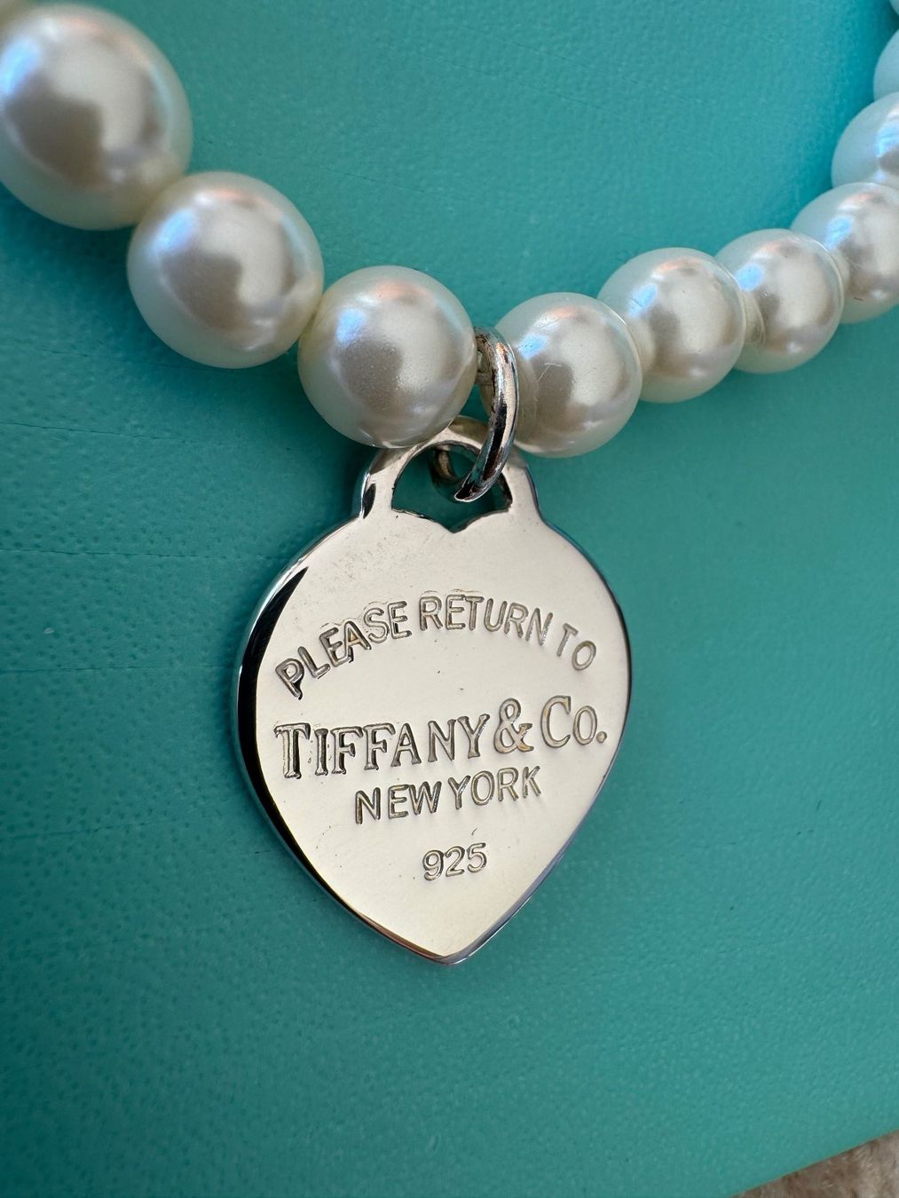 Tiffany & Co. Bracciali & Braccialetti: RETURN TO TIFFANY & CO PERLEN ARMBAND MIT SILBER HERZ – Usato da Binningen venduto da Chaussie 4