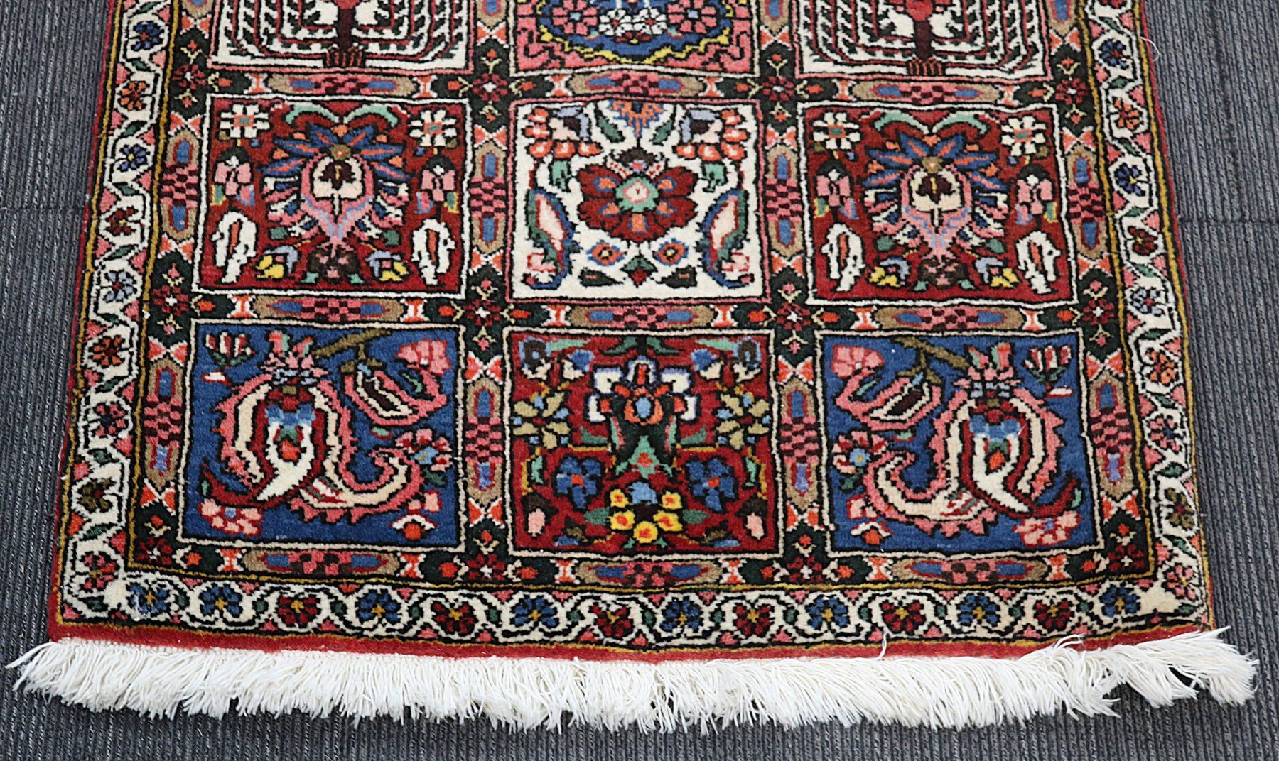 Tappeti: Kleiner Teppich in Rottöne/ mehrfarbig – Usato da Volketswil venduto da brockipfannenstil 1