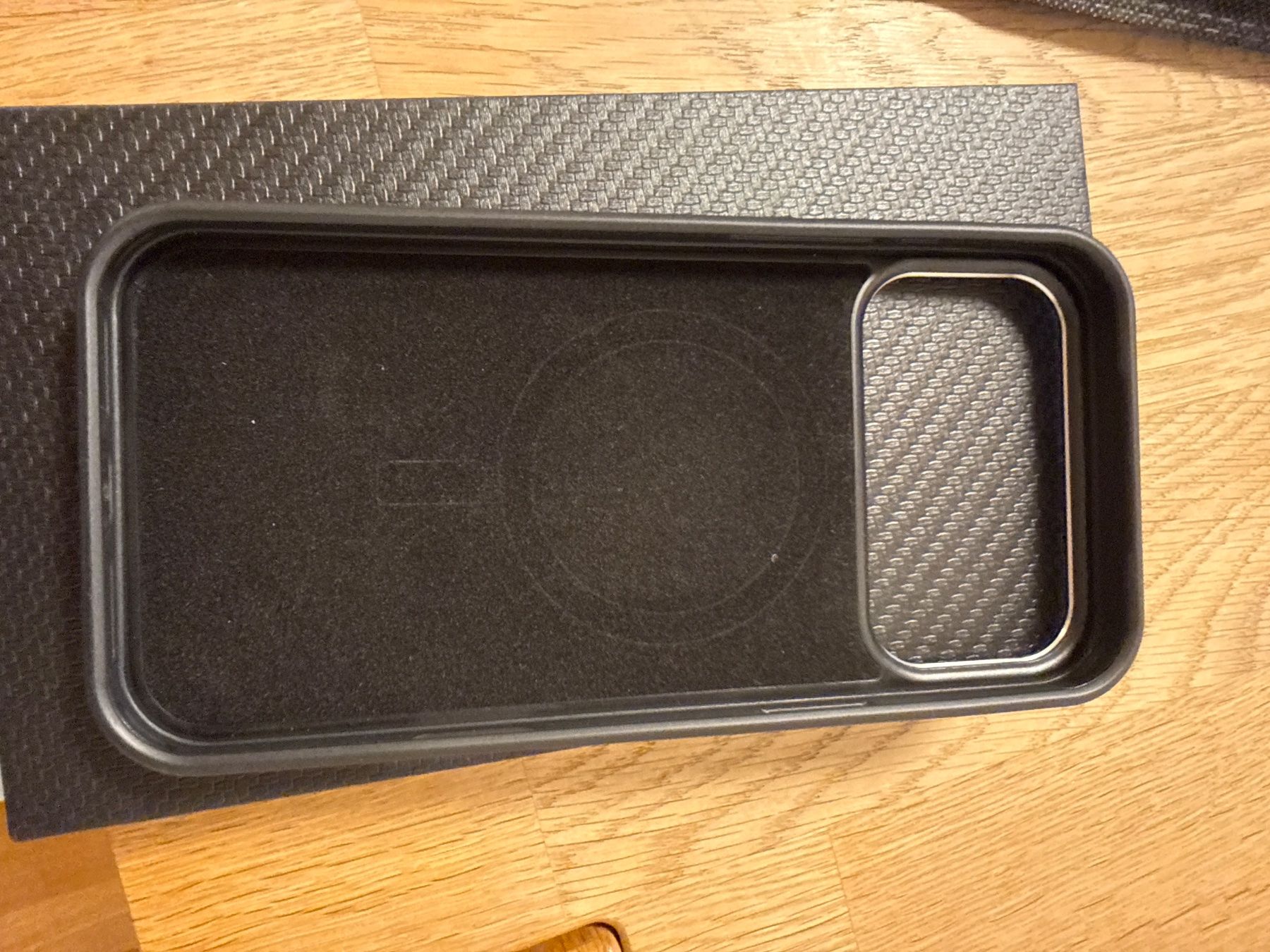 Cover & Protezioni schermo: Carbon iPhone Hülle 17 pro max – Nuovo e nell'imballaggio originale da Greifensee venduto da Froschkoenig09 1