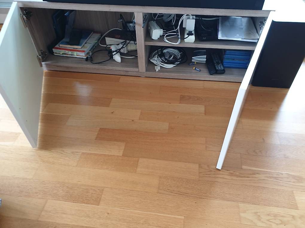 Ikea Mobili TV: Fernsehmöbel – Usato da Amriswil venduto da roschmi 1