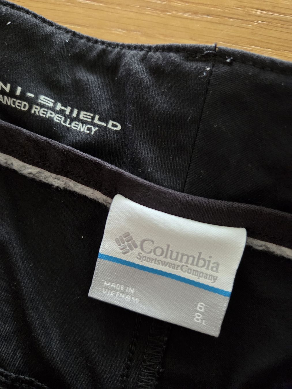 Columbia Pantalons: Columbia Wandershorts schwarz 36 Size 6 – D'occasion à Oberuzwil par Umlobo 2