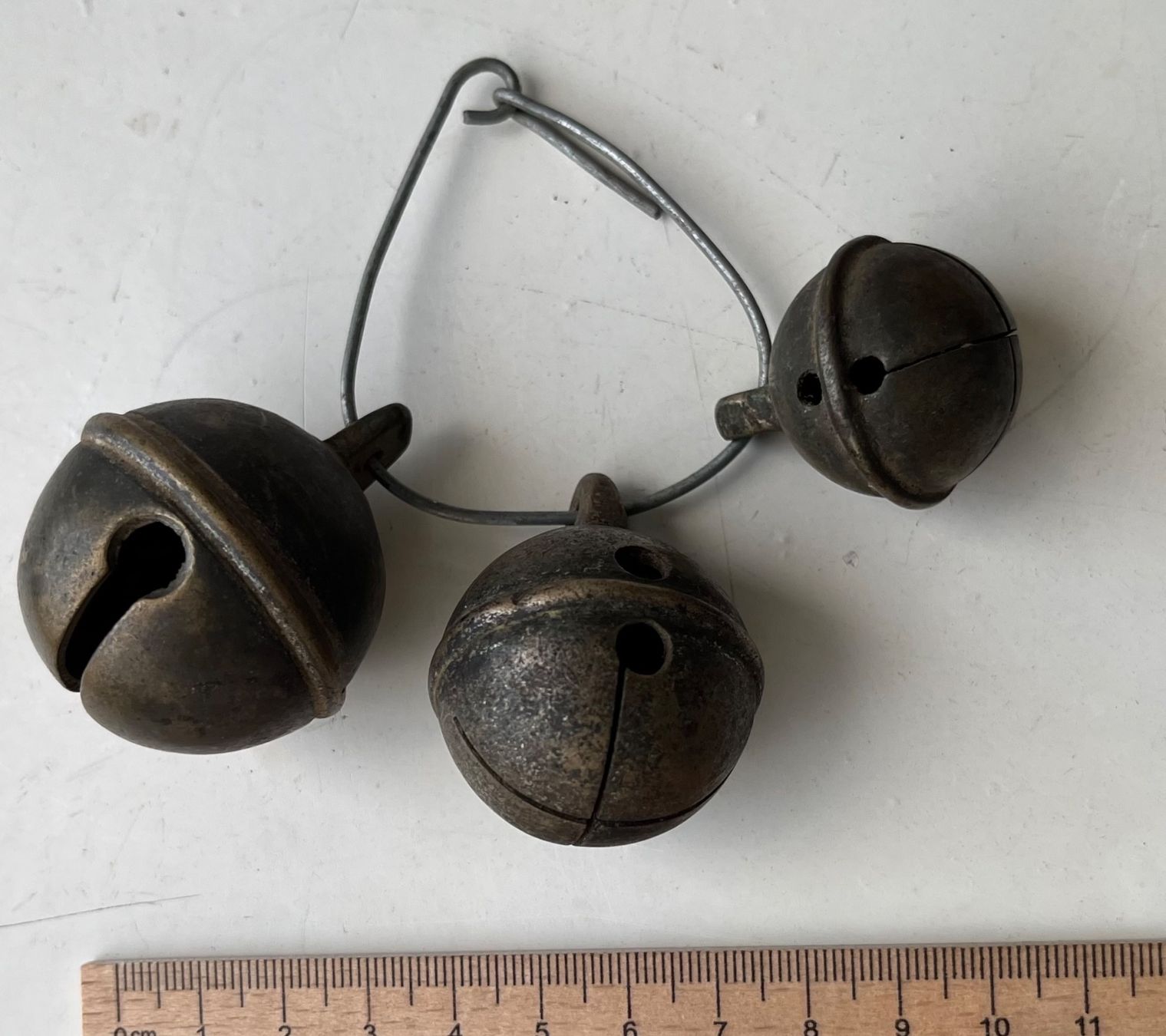 Glocken & Treicheln: Tierglocken Schellen Messing 3 Stück antik – Gebraucht aus Ostermundigen von DaxKarten-75