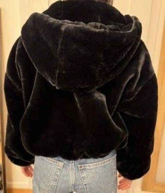 Giacche: Bershka Jacke Hoodie – Usato da Zürich venduto da Riikaadoo 2