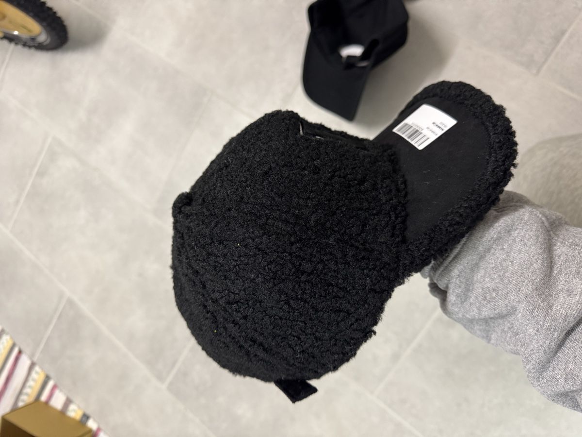 Copricapi, berretti & cappellini: 4 Snapback Caps - Winter & Stoff Caps – Nuovo (secondo la descrizione) da Fislisbach venduto da an2an 3