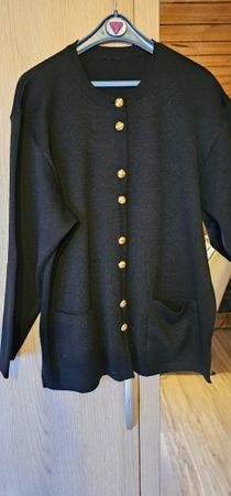 Schwarze Strickjacke mit goldenen Knöpfen...gr 48/50