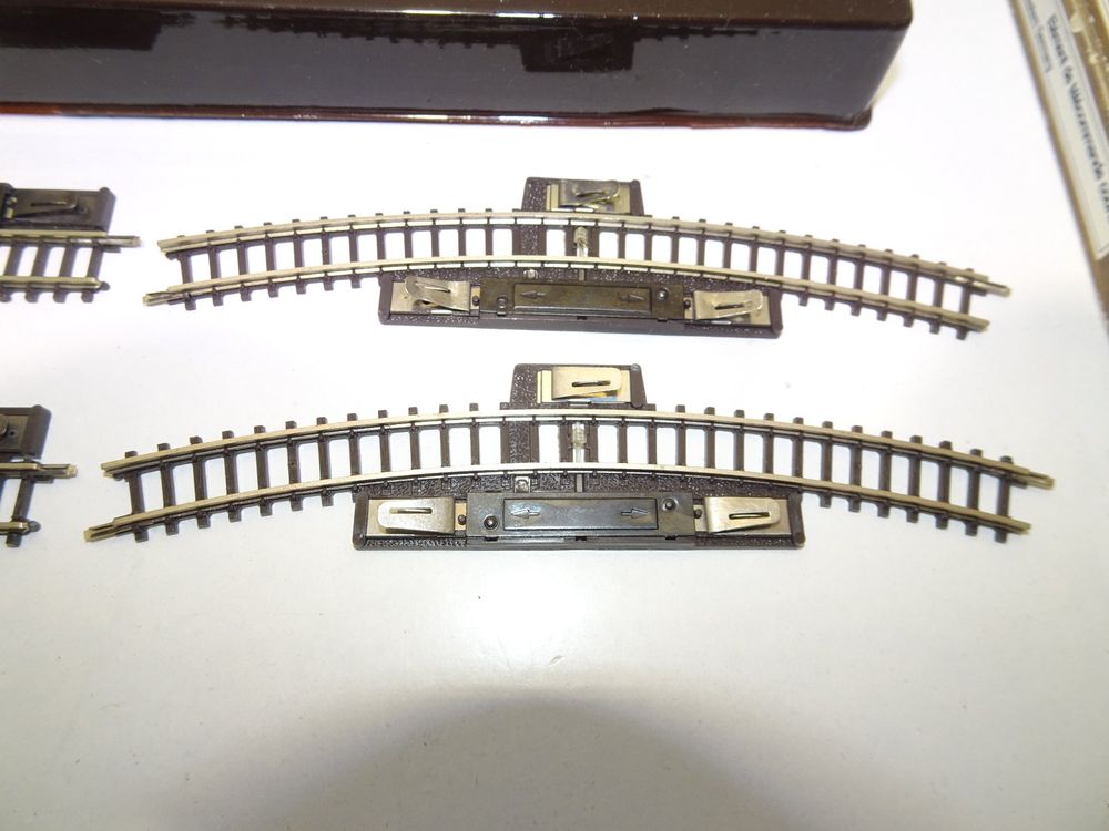 Paire D'aiguillages Märklin 8562L 8563R – Mini Club Voie Z – Courant Continu