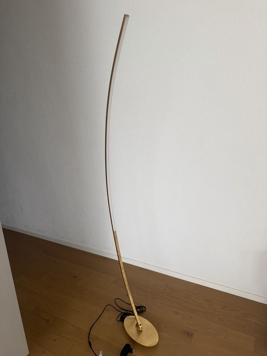 Lampen: Moderne LED Stehlampe goldfarben – Gebraucht aus Lengnau BE von oka_x9s8