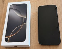 Apple iPhone 16 Pro, 256 GB, Titanium + 2 Hüllen - wie neu