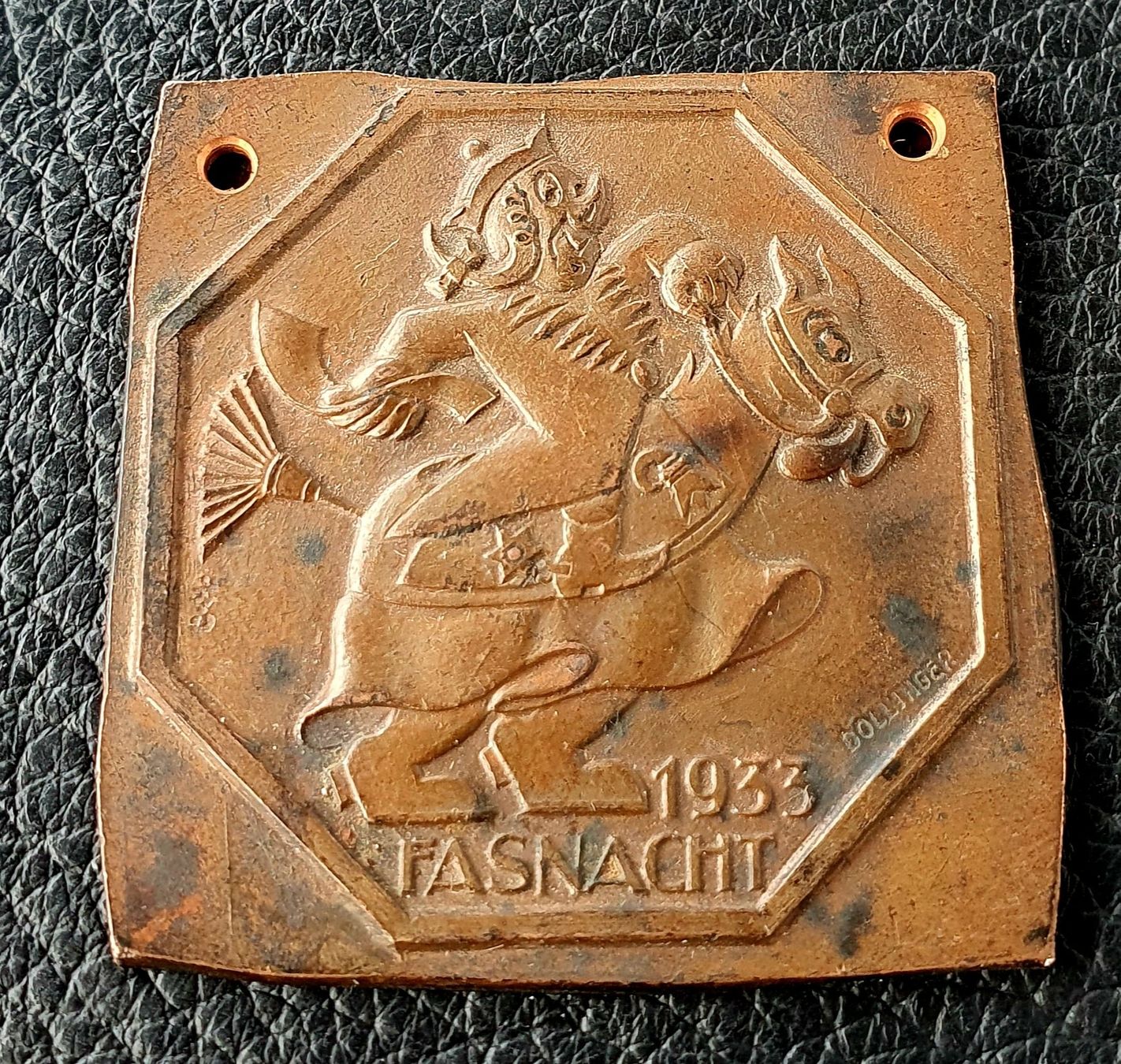 Basler Placchette & Badge: Fasnachtsplakette Basel 1933 – Usato da Egerkingen venduto da Acc1