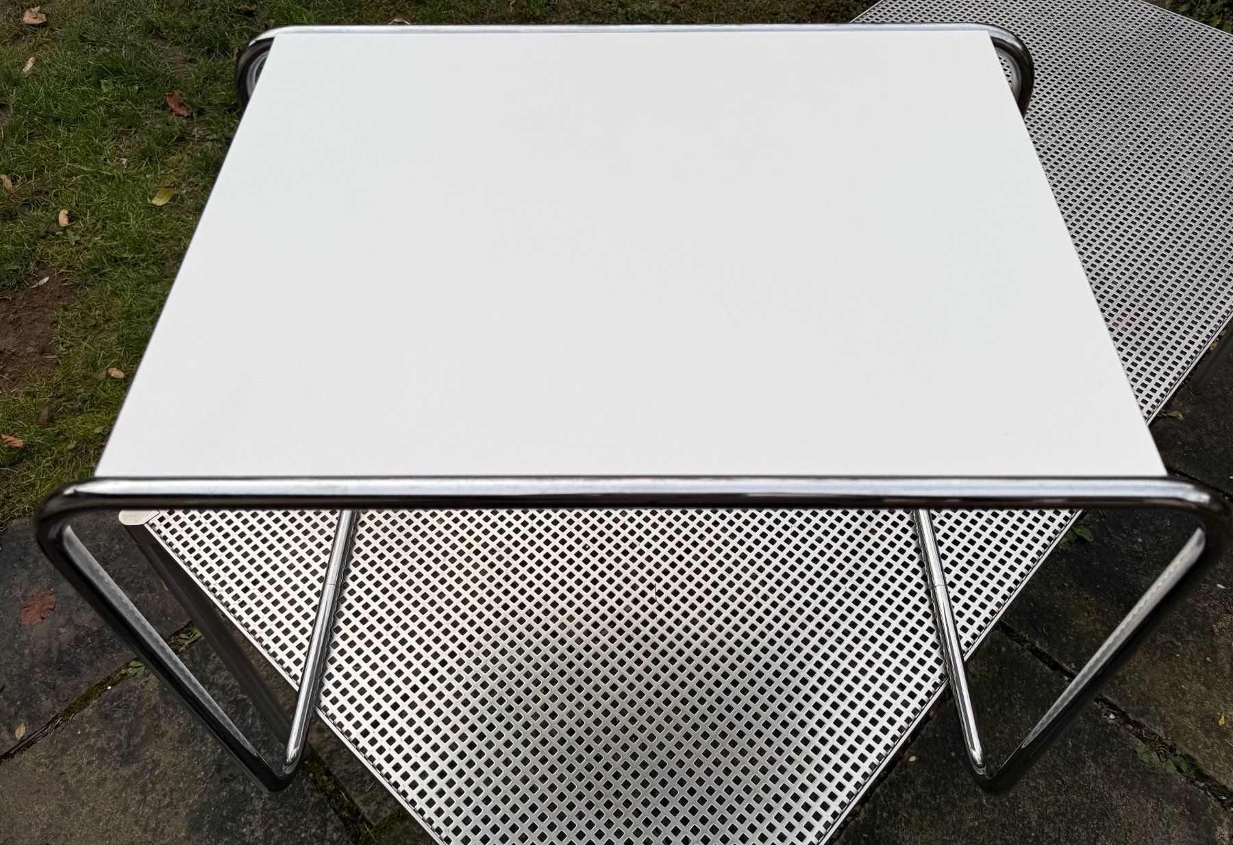 Thonet Tavoli: Beistelltisch Thonet B9 // Marcel Breuer // B – Usato da Schinznach-Dorf venduto da mix 3