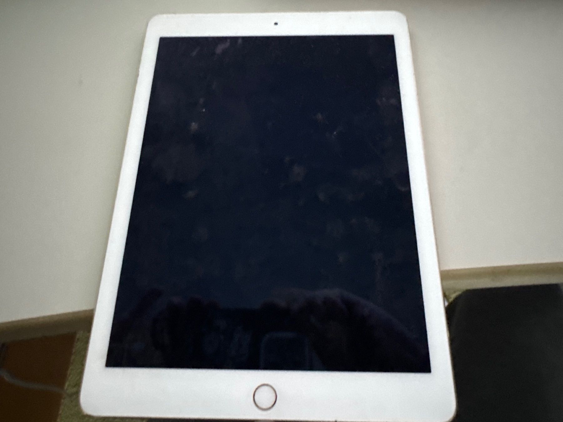 Apple Tablet PC: Ipad Air 2 - A1566 - Display gut – Difettoso da Olten venduto da HoYa01