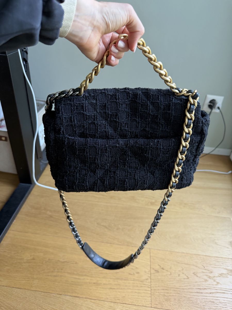 Sacs femmes: Chanel 19 Tweed Bag – D'occasion à Herrliberg par Shoppy2000 2